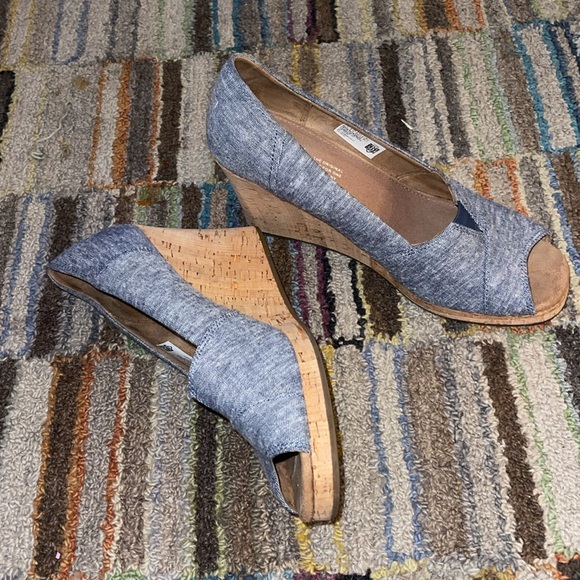 Tom's Size 11 Cork Wedge Chambray Sandal Peep Toe 3 3/4" Heel, 1/2” platform. - Picture 2 of 5